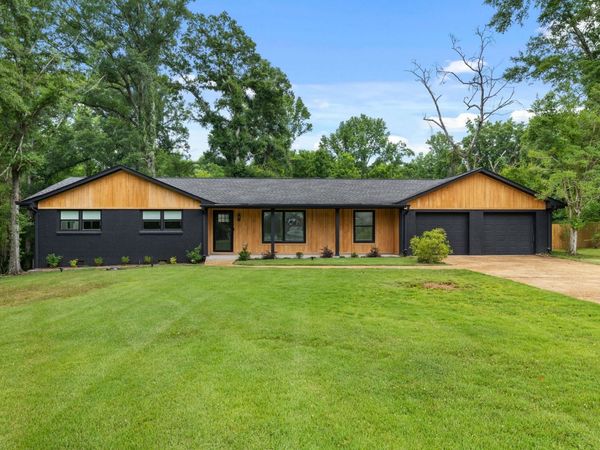 223 Spring Ct, Sheffield, AL 35660
