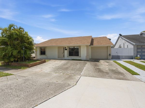 5814 Ithaca Circle E, Lake Worth, FL 33463