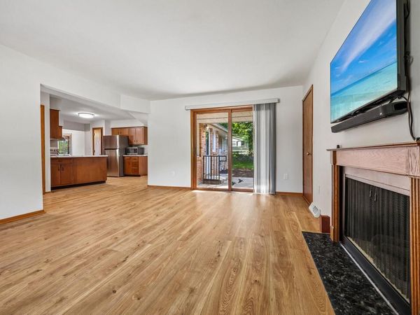 364 Robins RUN, Burlington, WI 53105
