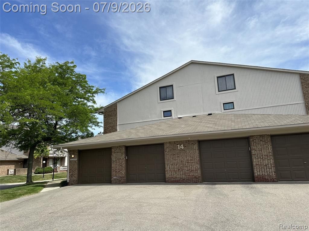 6669 Maple Lakes Drive, West Bloomfield Township, MI 48322 Main Photo