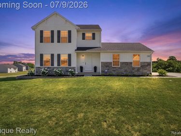 7269 Wildflower Ct Court, Grand Blanc Twp, MI 48439