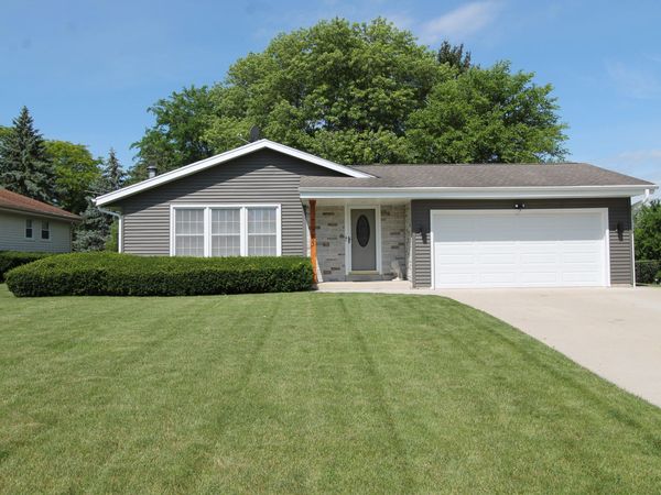 7985 59th St, Franklin, WI 53132