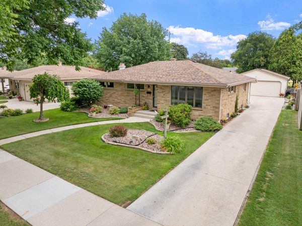 2821 S 18th St, Sheboygan, WI 53081