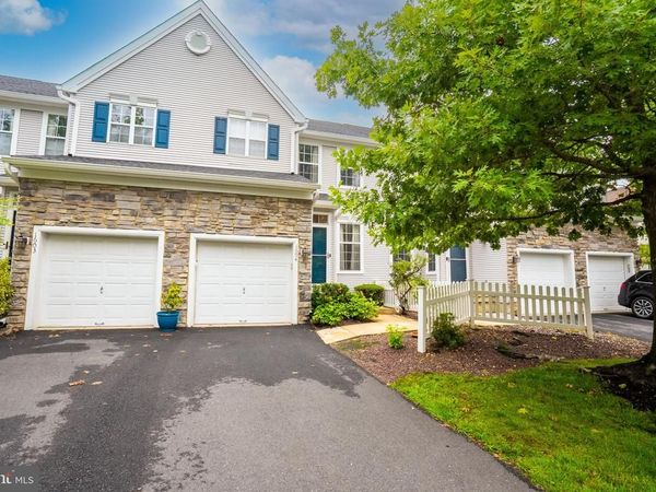 1604 YARROW CIRCLE, DAYTON, NJ 08810