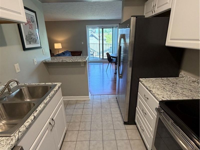 1900 Grove Court, Unit 114, Cleveland, OH 44113 Photo 12