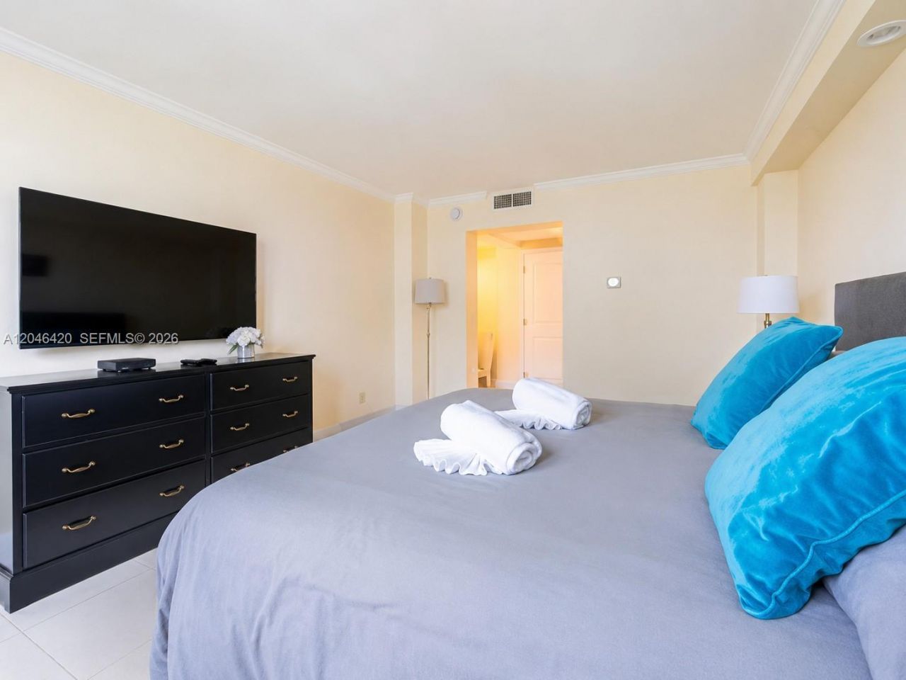 19370 Collins Ave , Unit 716, Sunny Isles Beach, FL 33160 Photo