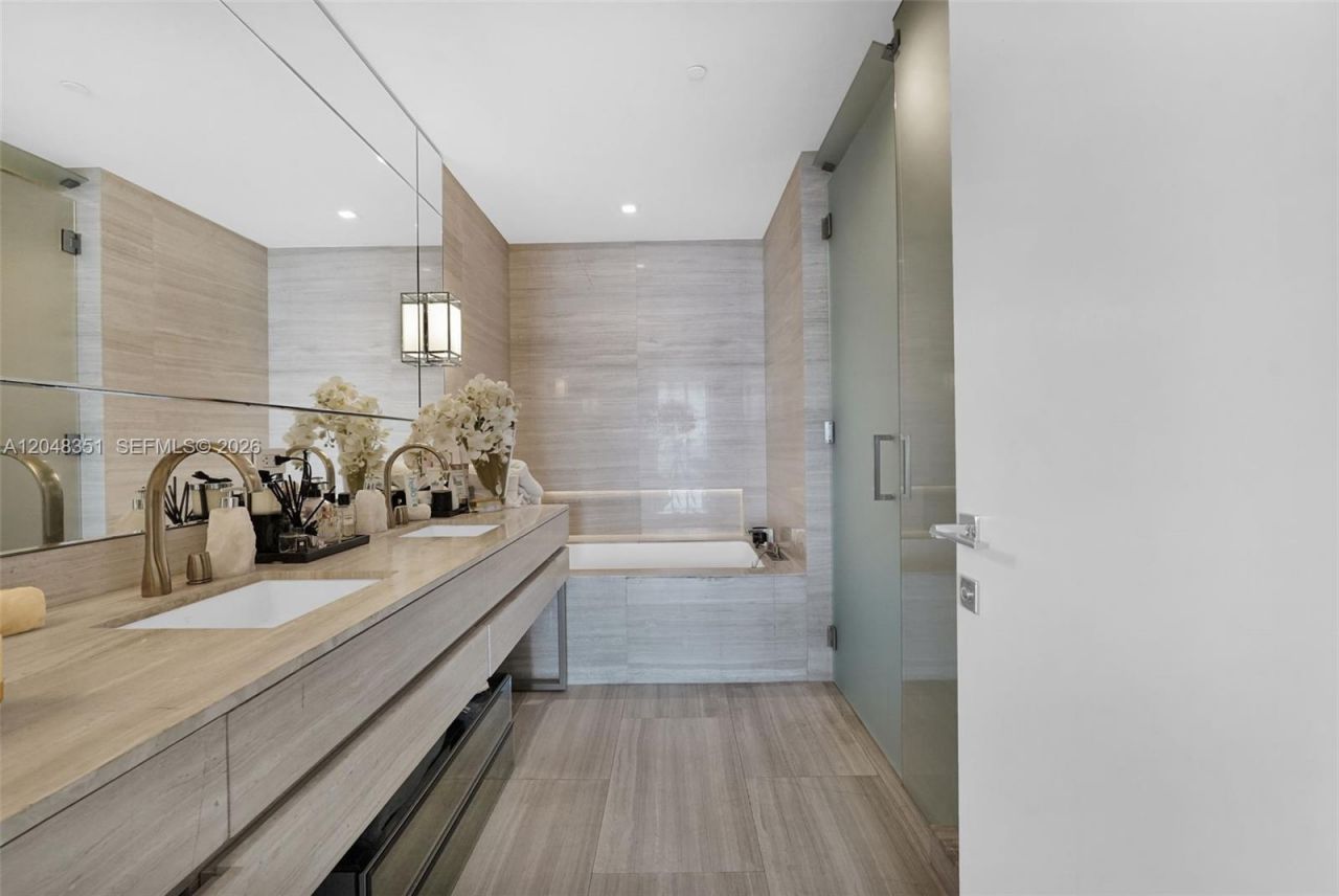 18975 Collins Ave , Unit 2901, Sunny Isles Beach, FL 33160 Photo
