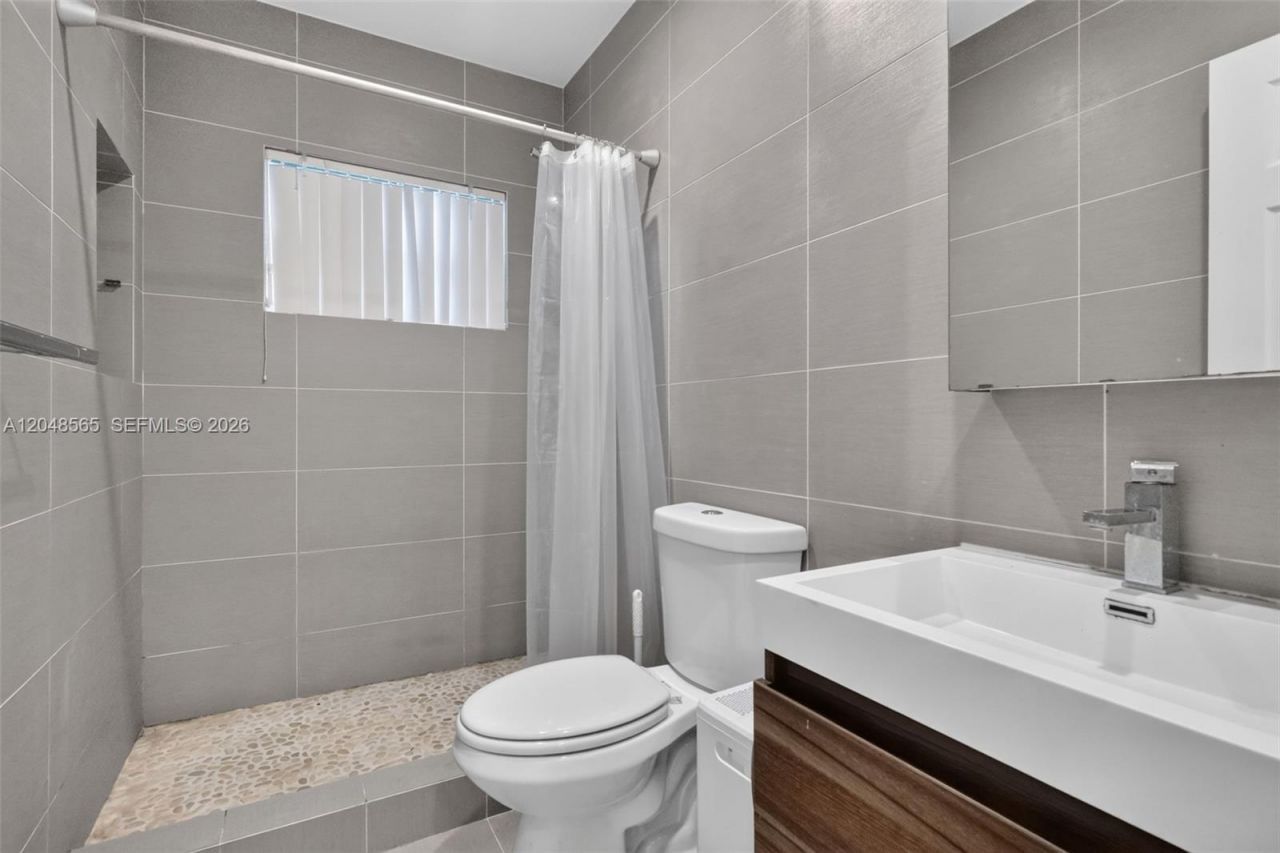 12800 NE 11th Ave , Unit 3, North Miami, FL 33161 Photo
