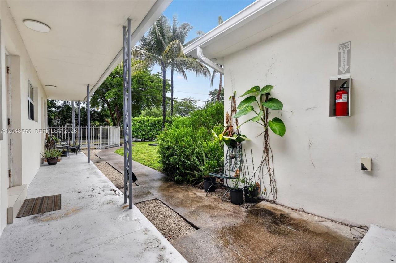 12800 NE 11th Ave , Unit 3, North Miami, FL 33161 Photo