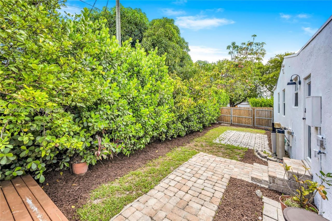 250 NW 40th Ave , Miami, FL 33126 Photo