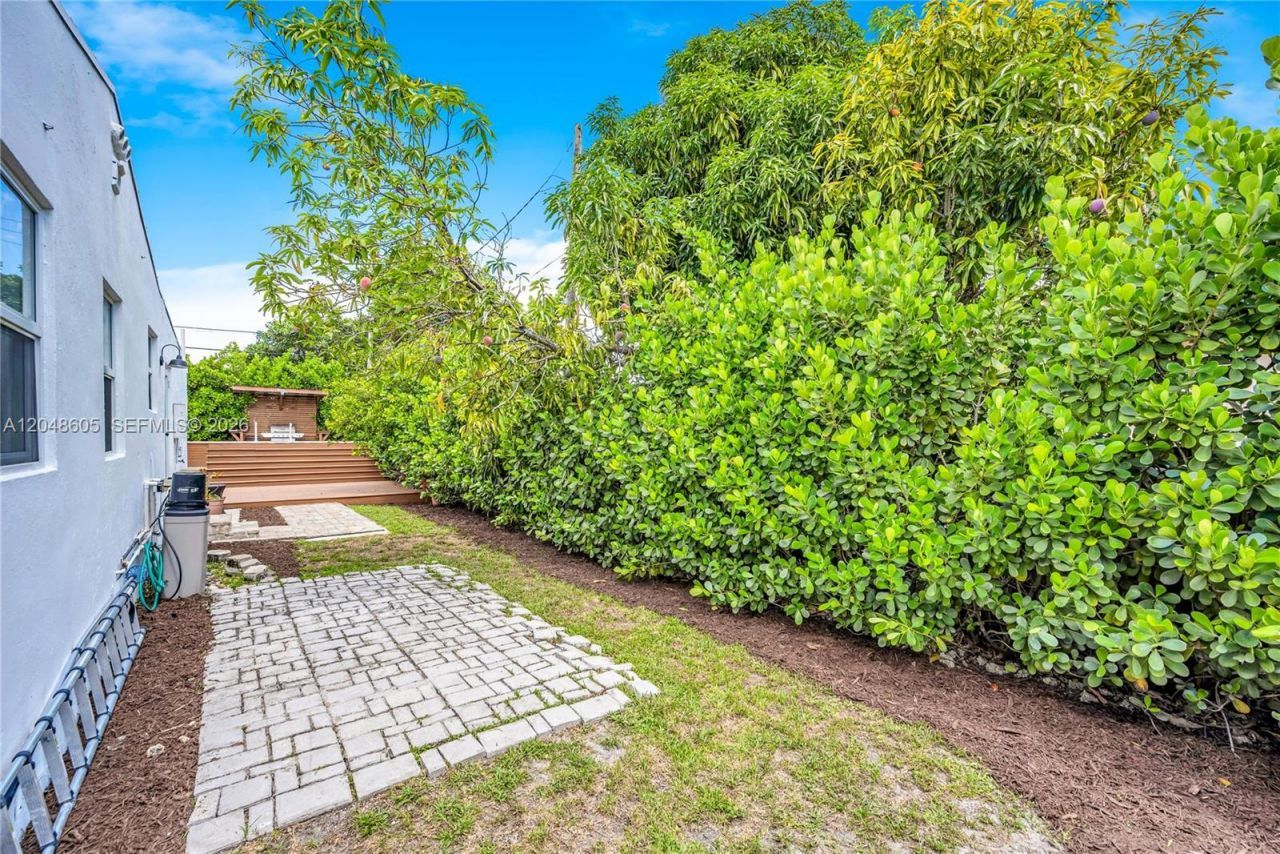 250 NW 40th Ave , Miami, FL 33126 Photo