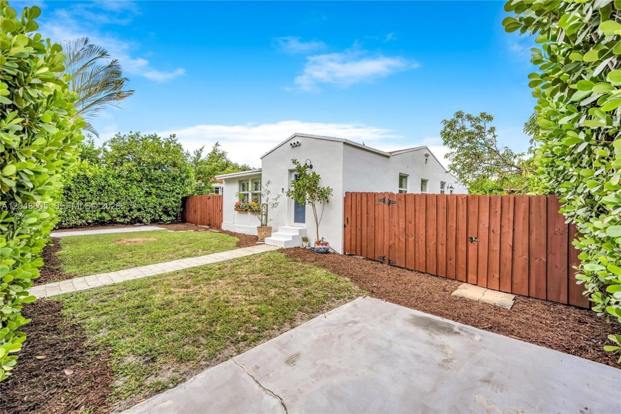 250 NW 40th Ave , Miami, FL 33126 Photo