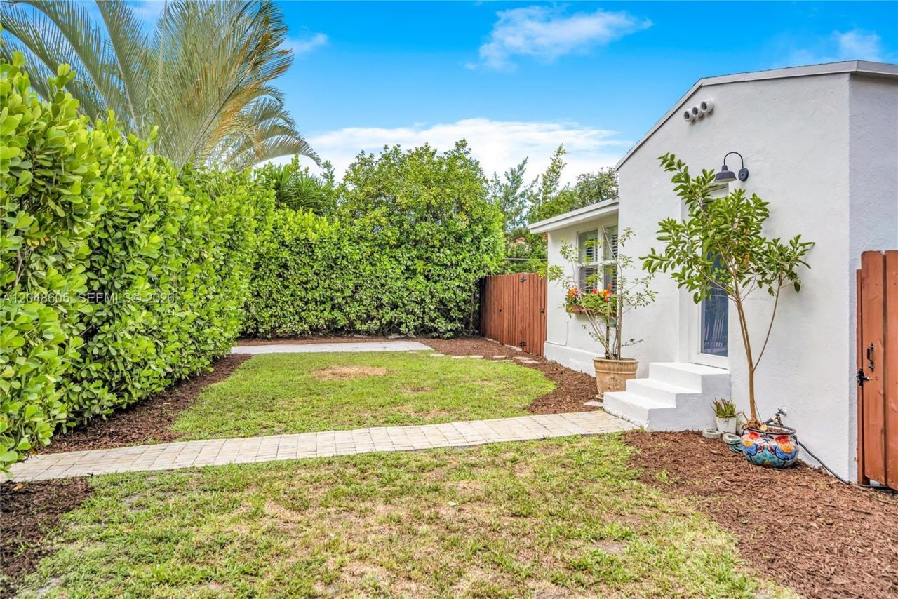 250 NW 40th Ave , Miami, FL 33126 Photo