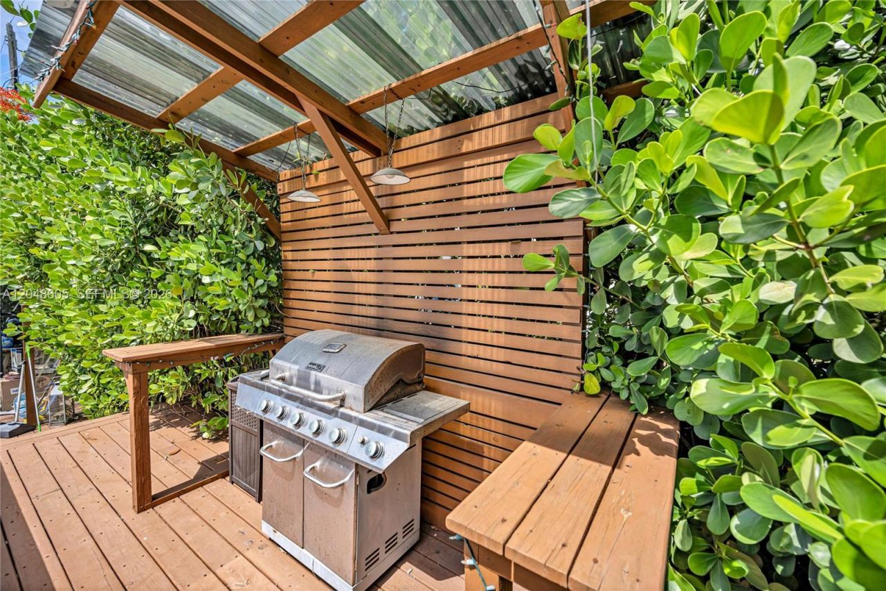 250 NW 40th Ave , Miami, FL 33126 Photo