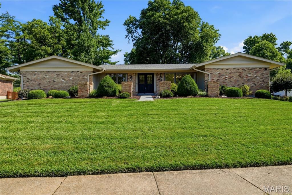 14483 Eddington Drive, Chesterfield, MO 63017 Main Photo