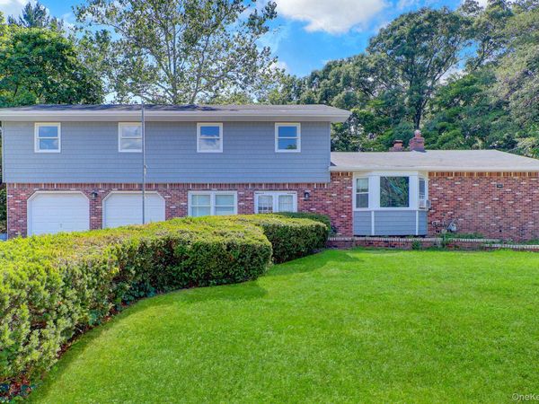 6 Stonington Circle, Wheatley Heights, NY 11798