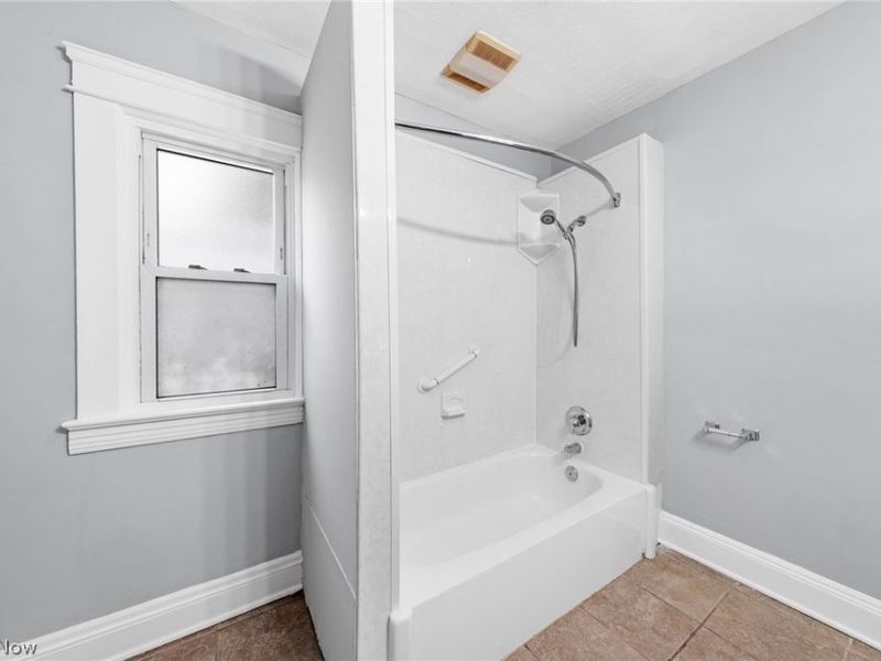 1584 E 94th Street, Cleveland, OH 44106 Photo 19