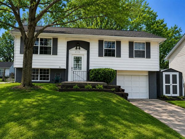 6710 Kelburn Lane NE, Cedar Rapids, IA 52402
