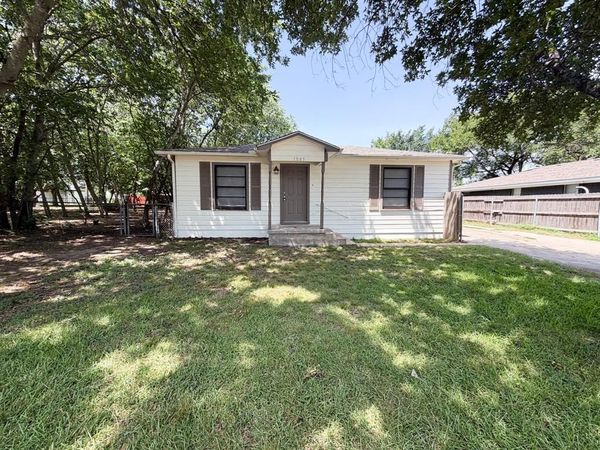 1005 S Carlton Street, Ennis, TX 75119