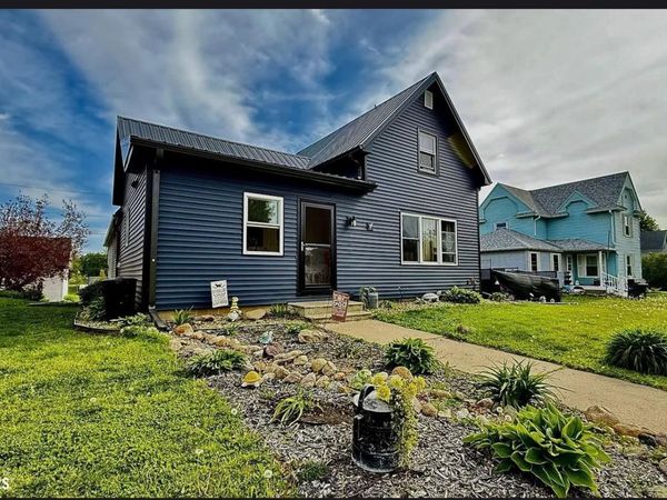 210 Johnston Street, Gladbrook, IA 50635