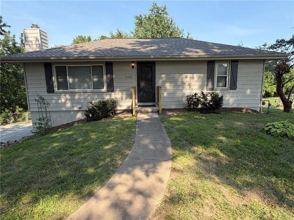 1809 N Jennings Road, Independence, MO 64058