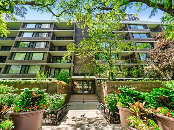 1555 N Sandburg Terrace, Unit 311K, Chicago, IL 60610