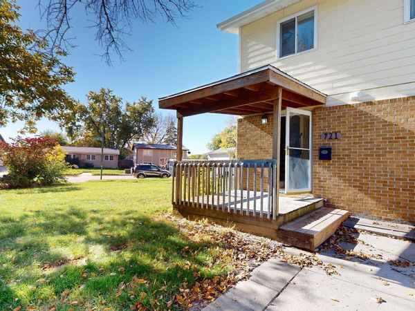 721 Meadow Place, Ames, IA 50010