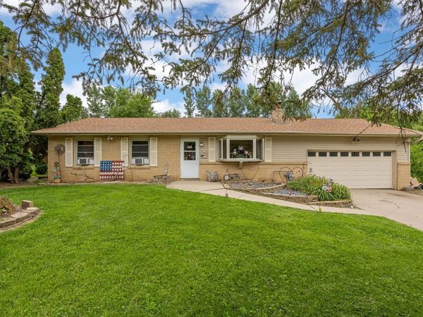 1613 13th St , Coralville, IA 52241