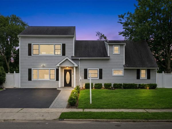 6 Regal Lane , Levittown, NY 11756