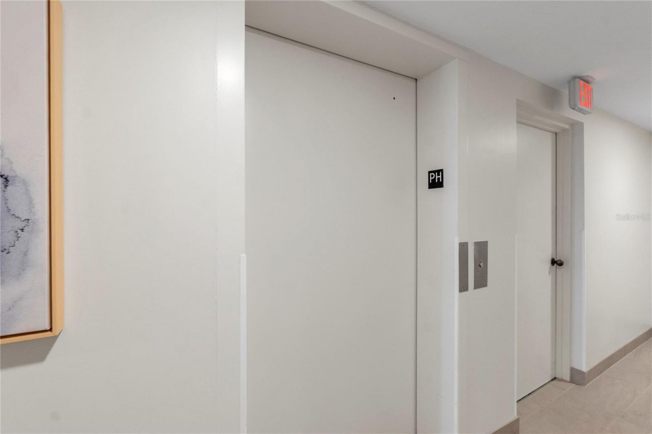 101 Sunset Drive, Unit PH1, Sarasota, FL 34236 Photo