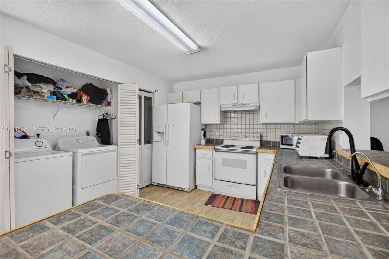 3835 NW 122nd Ter , Sunrise, FL 33323 Photo