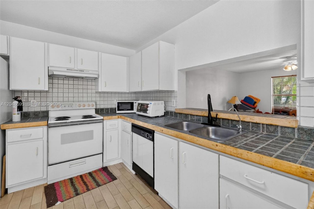 3835 NW 122nd Ter , Sunrise, FL 33323 Photo