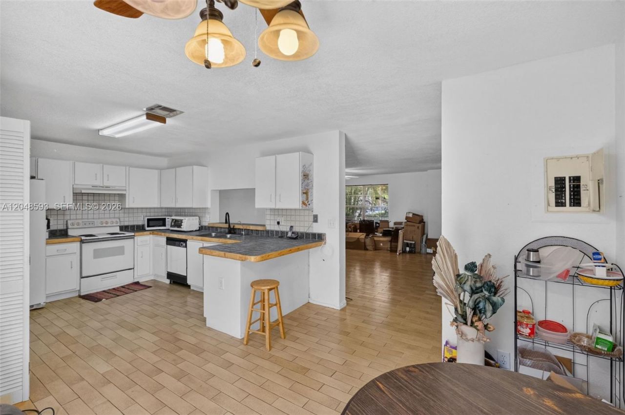 3835 NW 122nd Ter , Sunrise, FL 33323 Photo