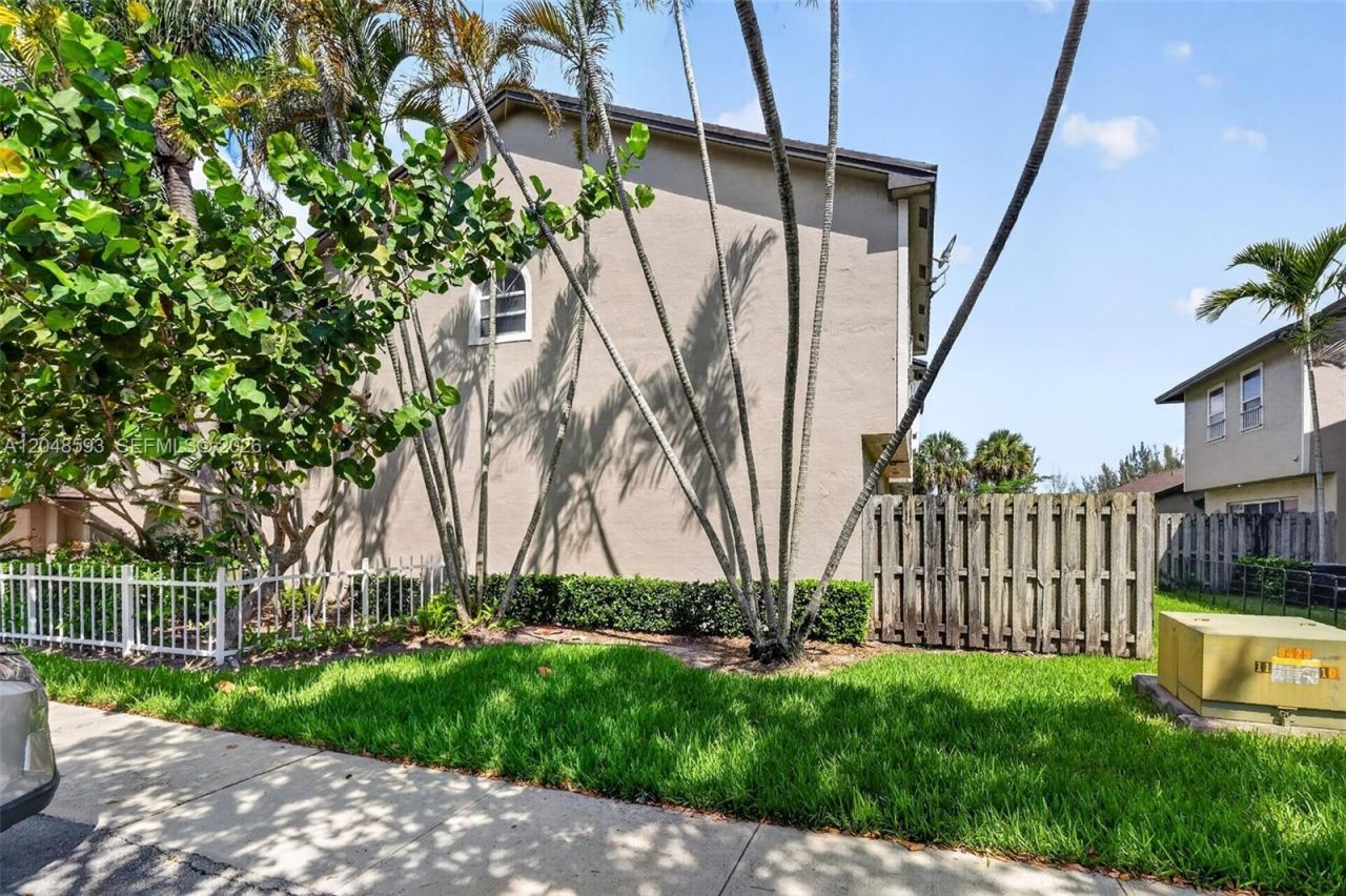 3835 NW 122nd Ter , Sunrise, FL 33323 Photo