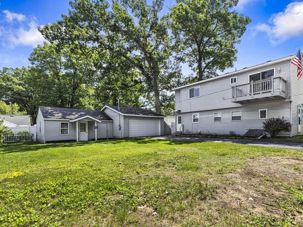 104 Jefferson Avenue, Houghton Lake, MI 48629