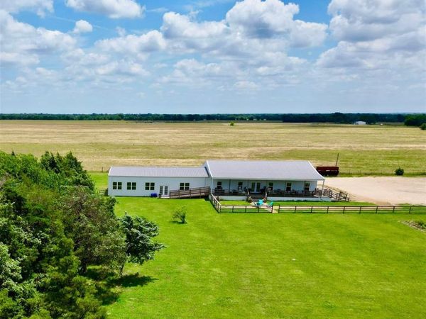 9262 Farm Road 79 , Sumner, TX 75486