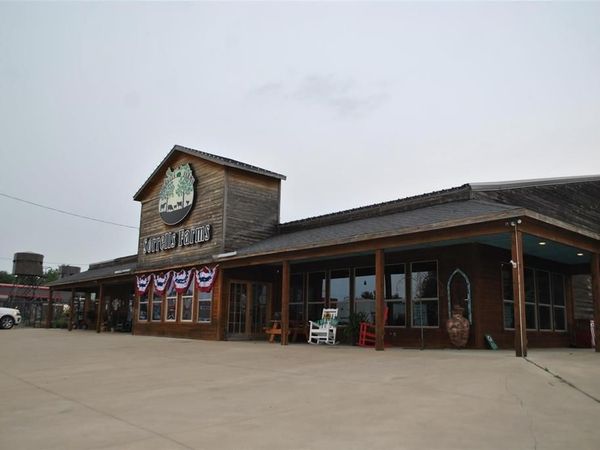 409, 407, 405 E Central Avenue , Comanche, TX 76442
