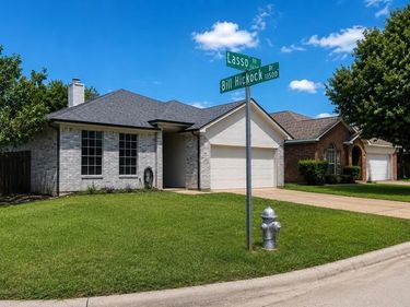 3601 Lasso Road, Fort Worth, TX 76262