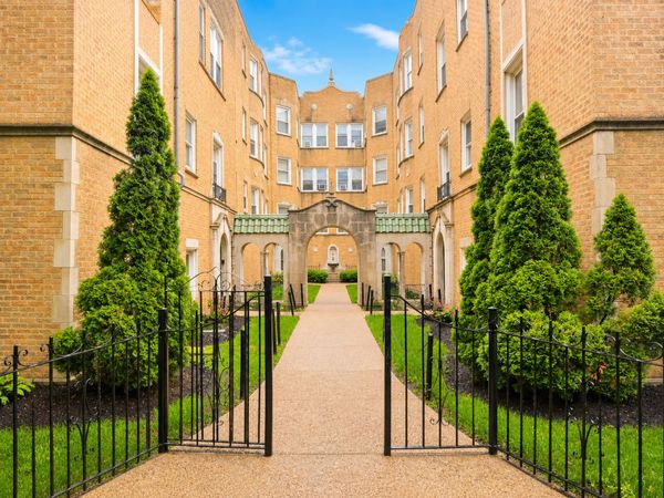 6420 N Newgard Avenue , Unit 1W, Chicago, IL 60626
