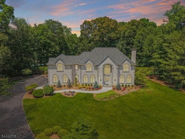 114 Valley Rd, Allendale, NJ 07401