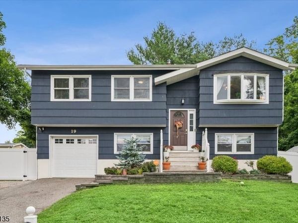 19 Selma Blvd, Chester, NJ 07869