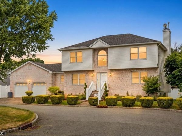 580 Center St, Kenilworth, NJ 07033