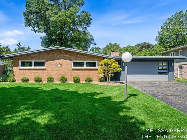 1621 Woodcliff Avenue SE, Grand Rapids, MI 49506