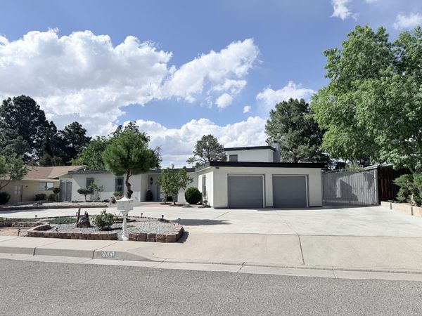 7209 Vista Del Arroyo Avenue NE, Albuquerque, NM 87109