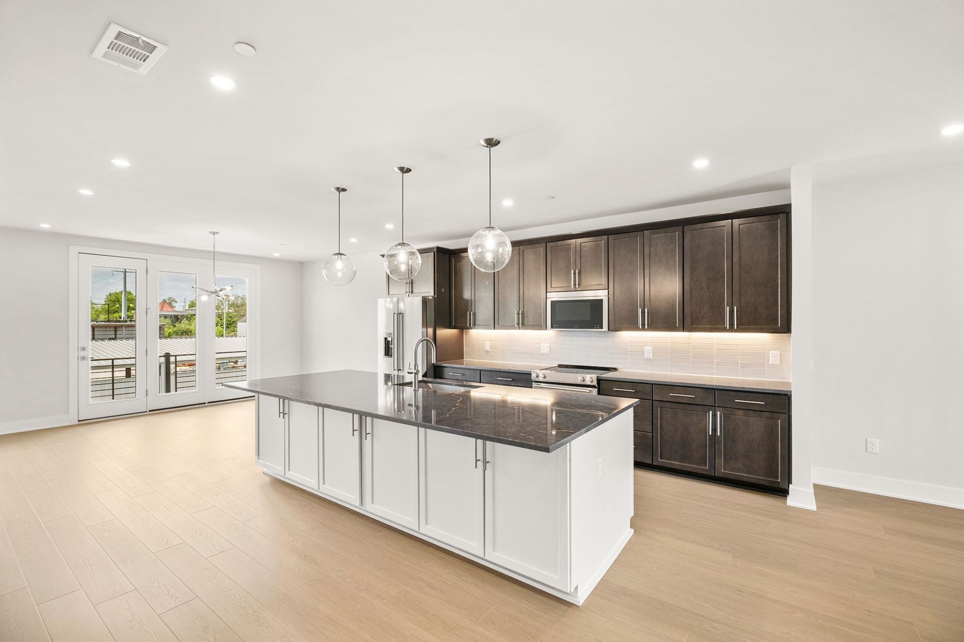 828 42nd Ave N, Nashville, TN 37209 Main Photo