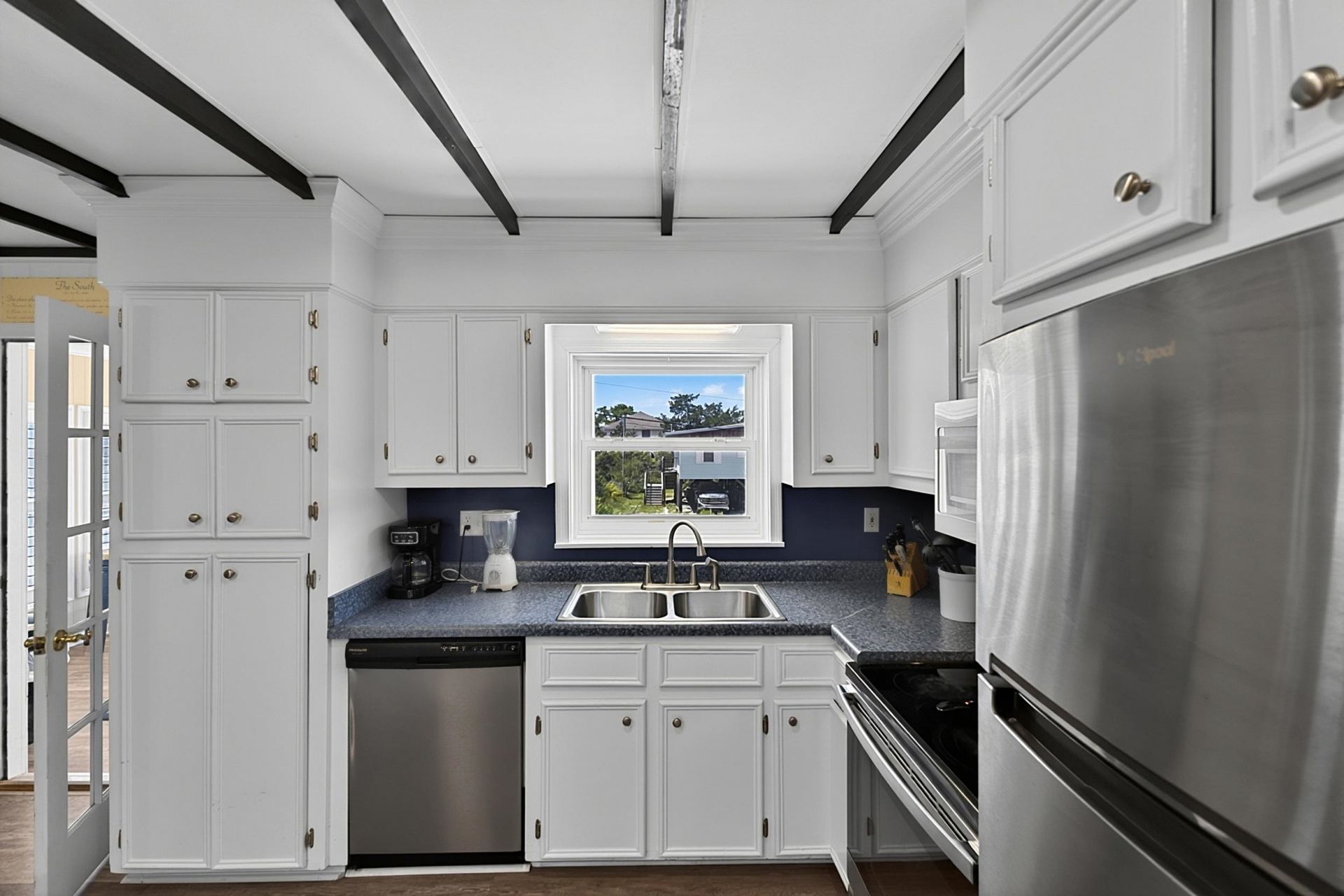 4706 Surf St. Photo 11