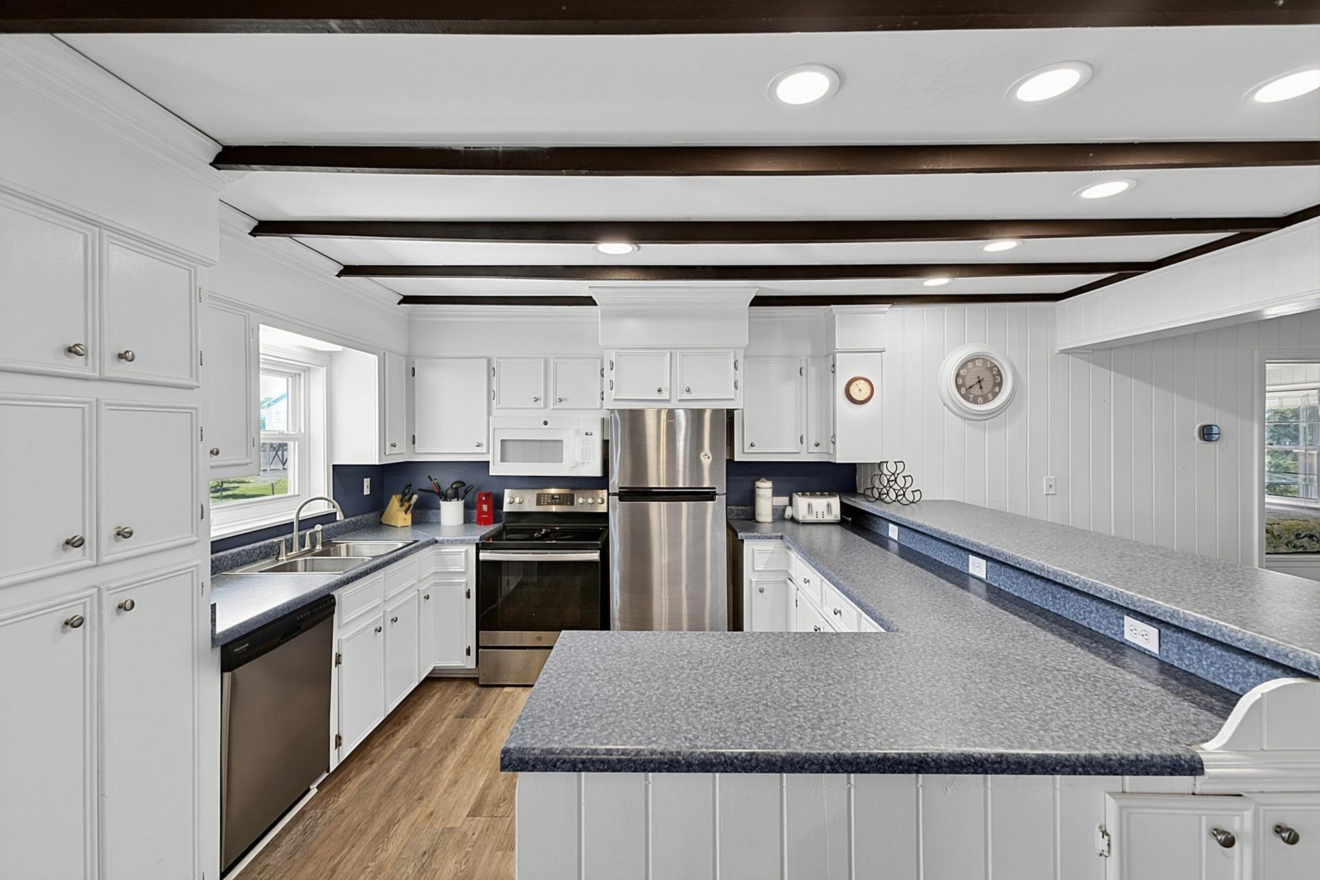 4706 Surf St. Photo 12