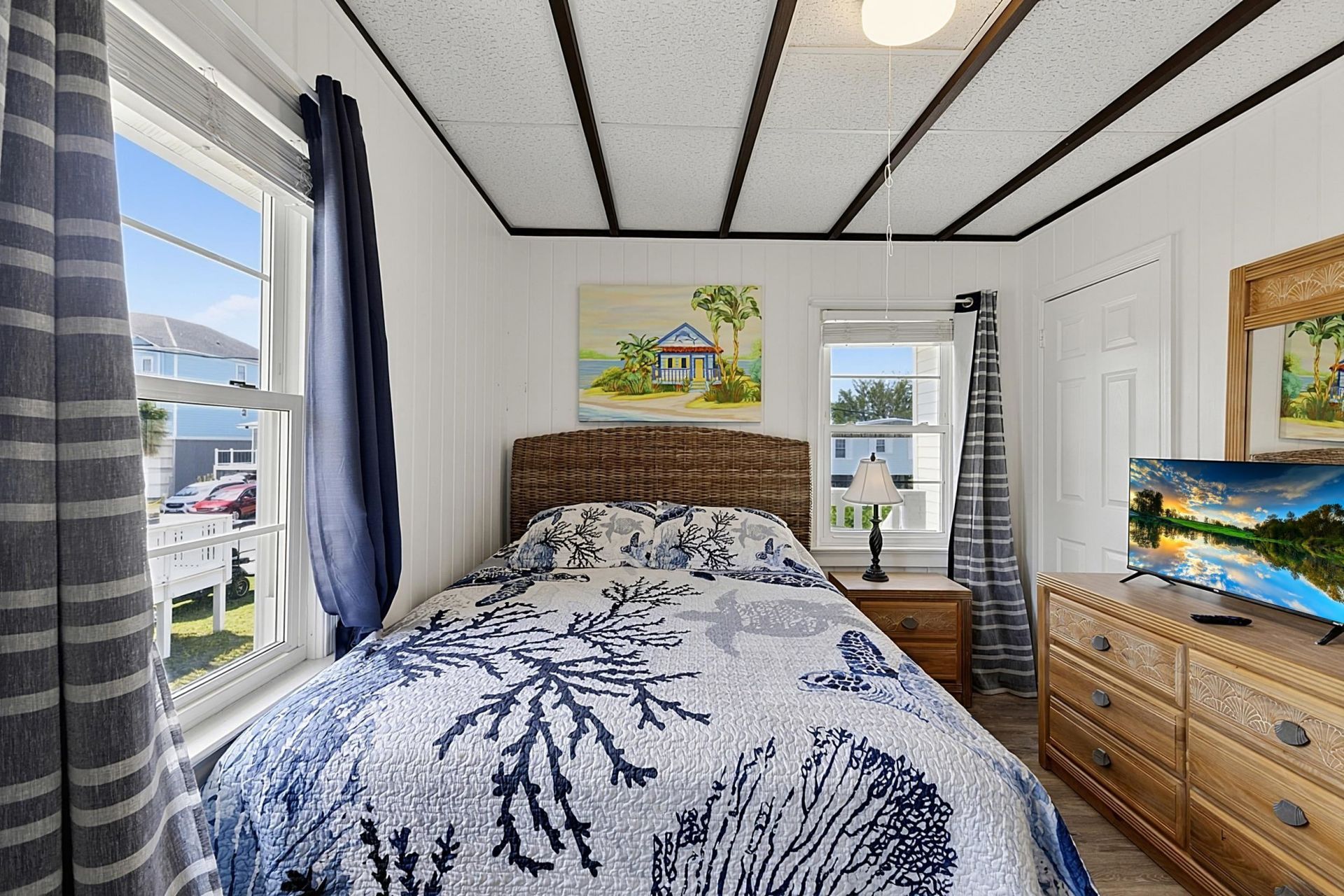 4706 Surf St. Photo 24