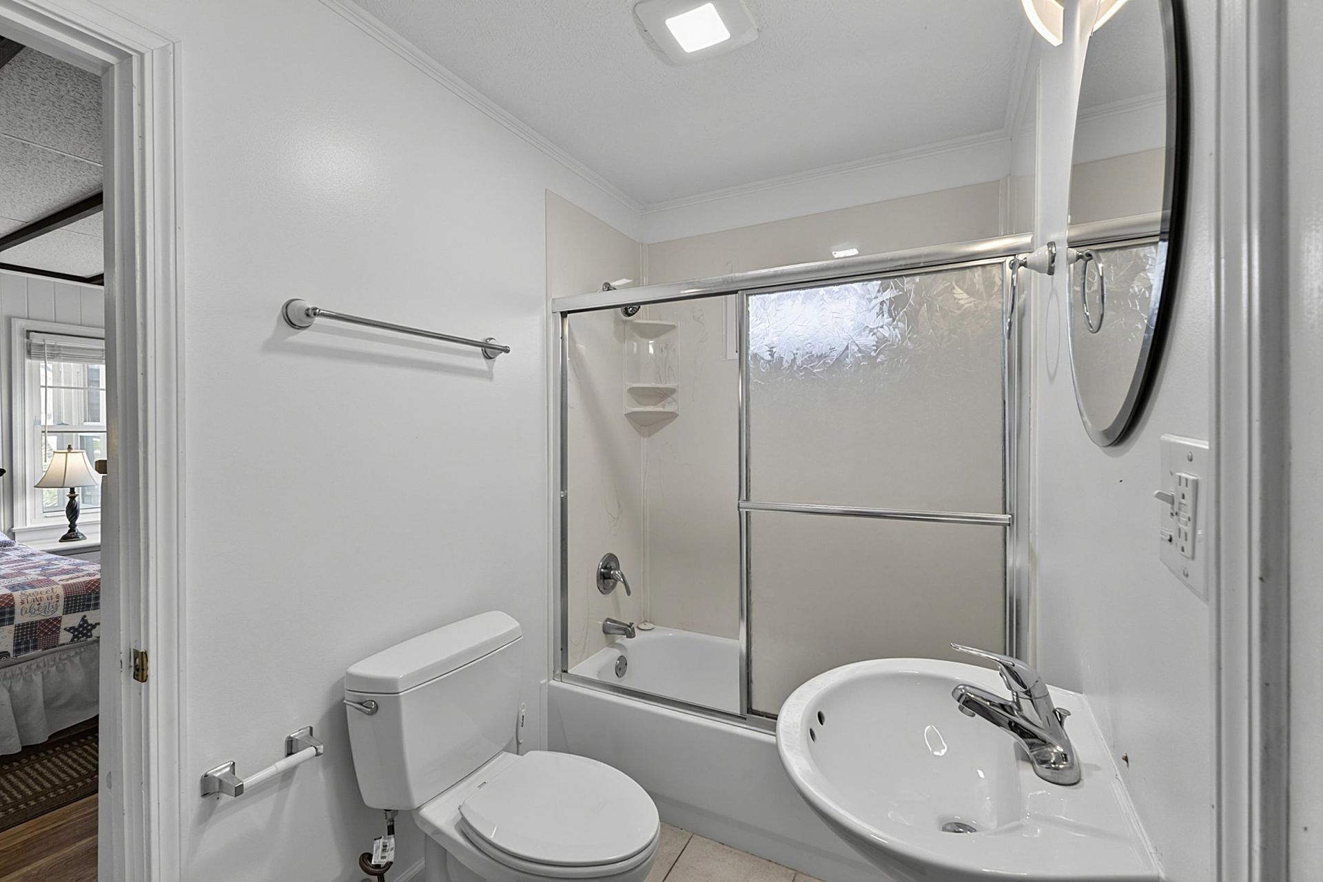 4706 Surf St. Photo 25