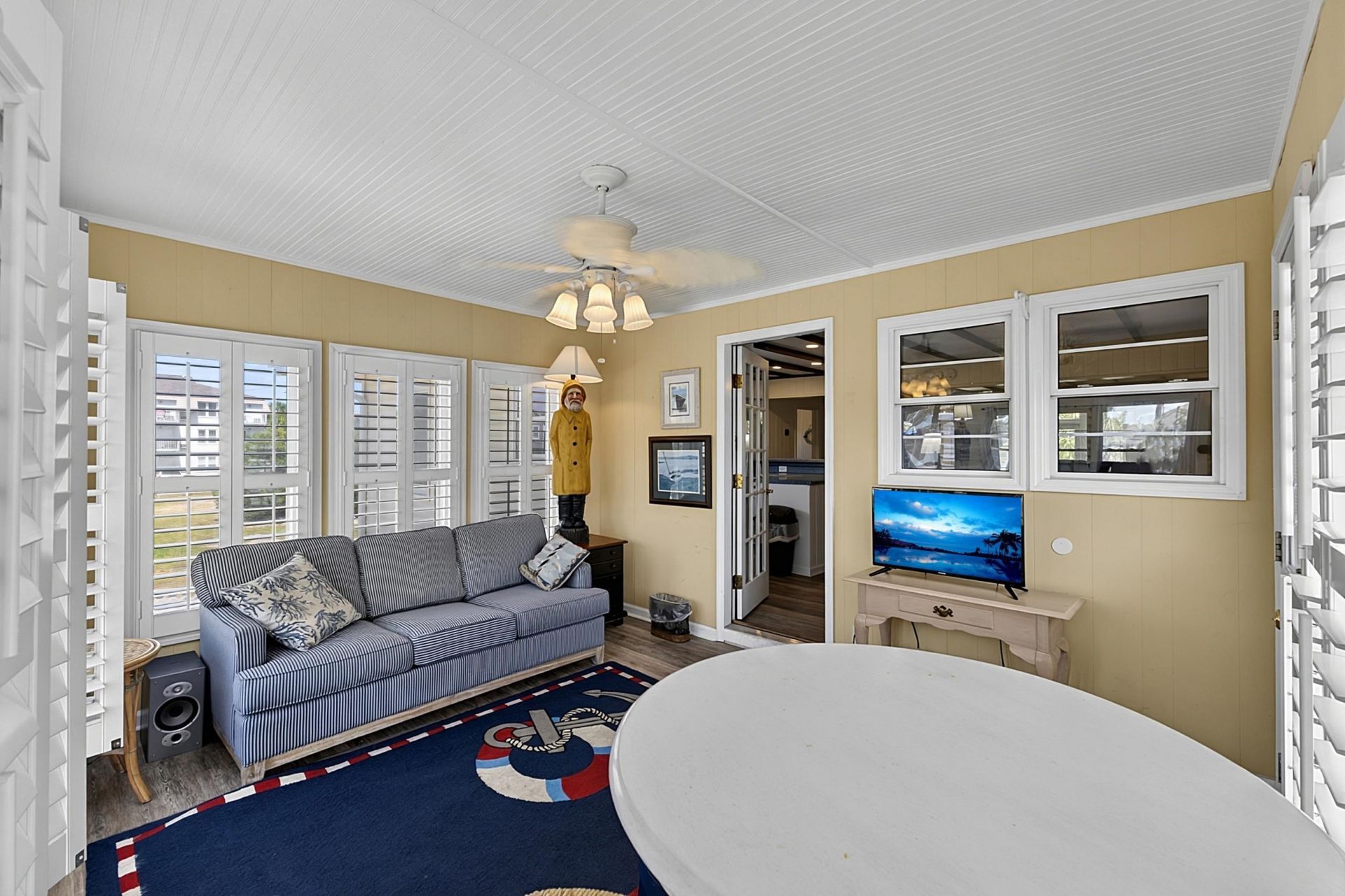 4706 Surf St. Photo 32